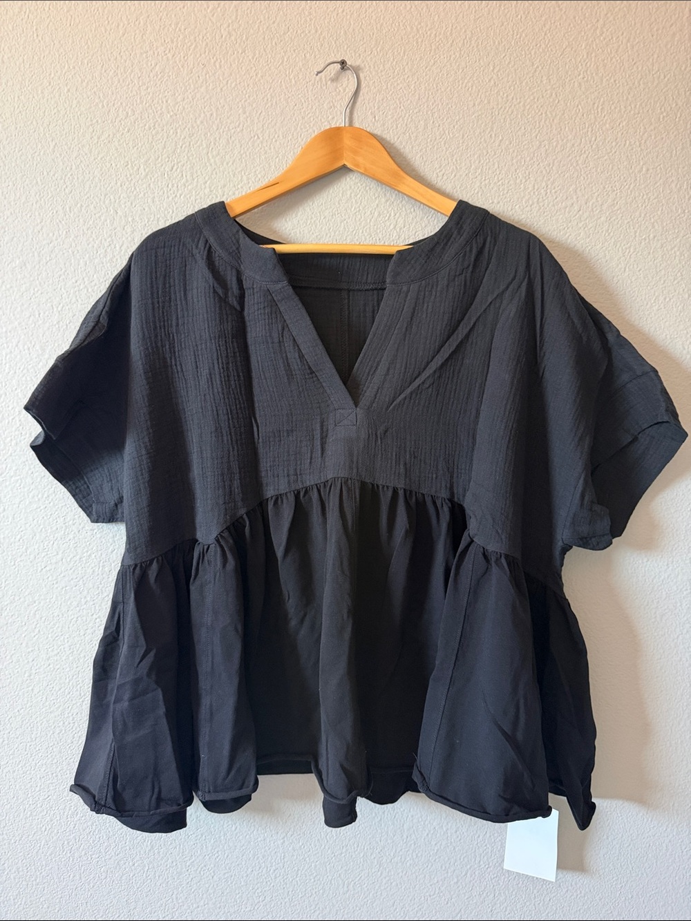 Black Short-Sleeve Peplum Tunic Top - Women - Picture 2 of 5
